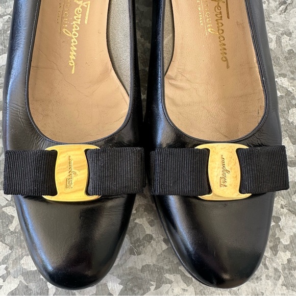 Salvatore Ferragamo Vara Bow Nero
Black 9.5 - Picture 5 of 15